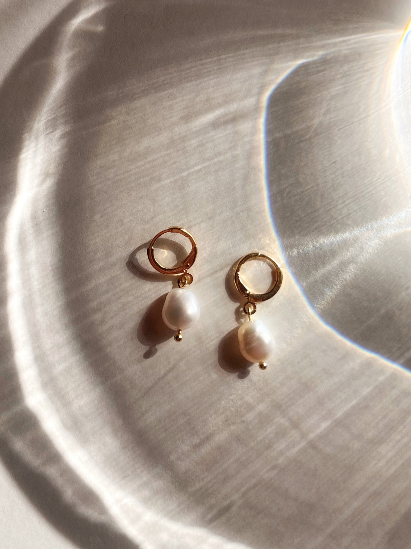 Classic pearl earrings