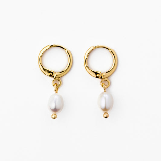 Mini pearl earrings