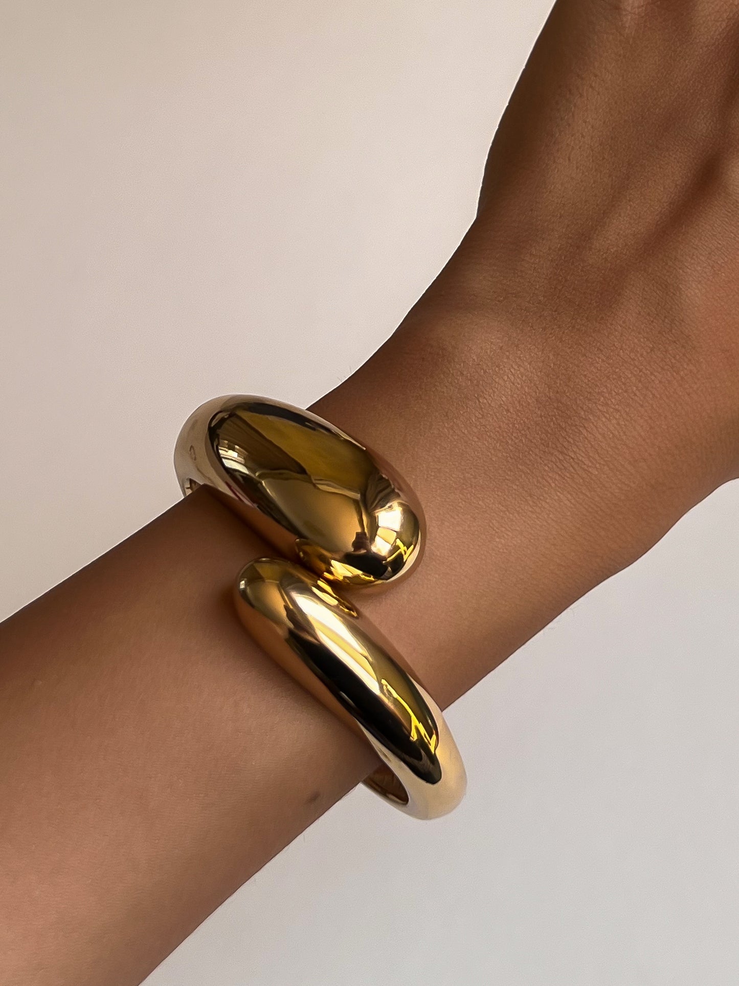 Big dome Gold bangle