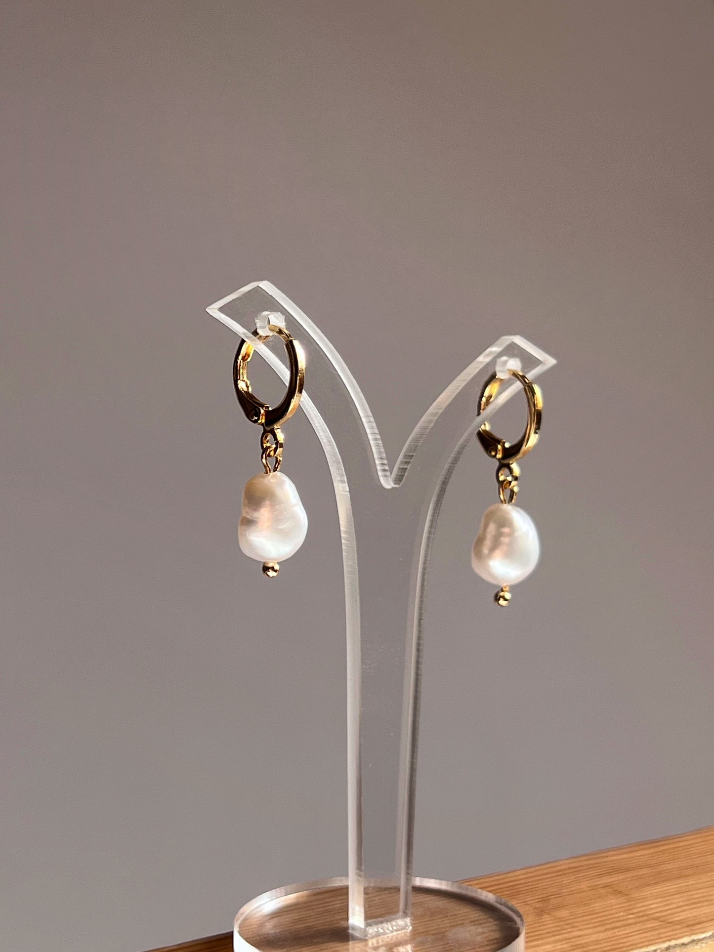 Classic pearl earrings